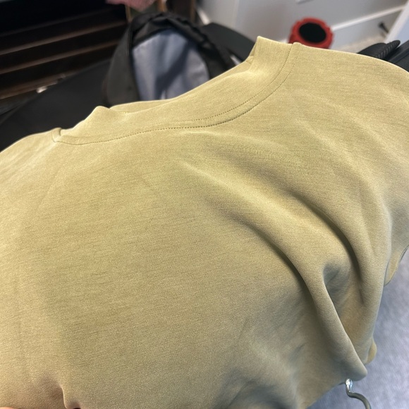 LULULEMON - Softstreme Perfectly Oversized Cropped Crew - Picture 3 of 4
